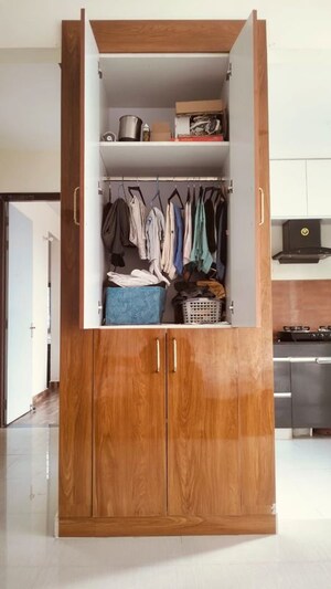 Furnished Amenities in 2.5 BHK Apartment at Jankipuram – for Rent