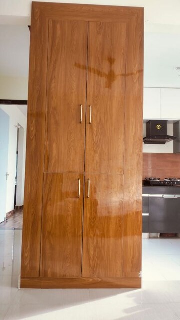 Furnished Amenities in 2.5 BHK Apartment at Jankipuram – for Rent