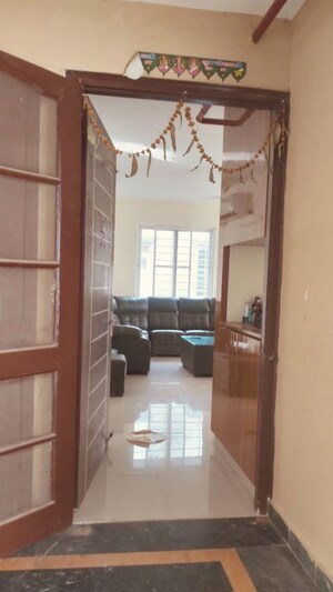 Living Room in 2.5 BHK Apartment at Jankipuram – for Rent