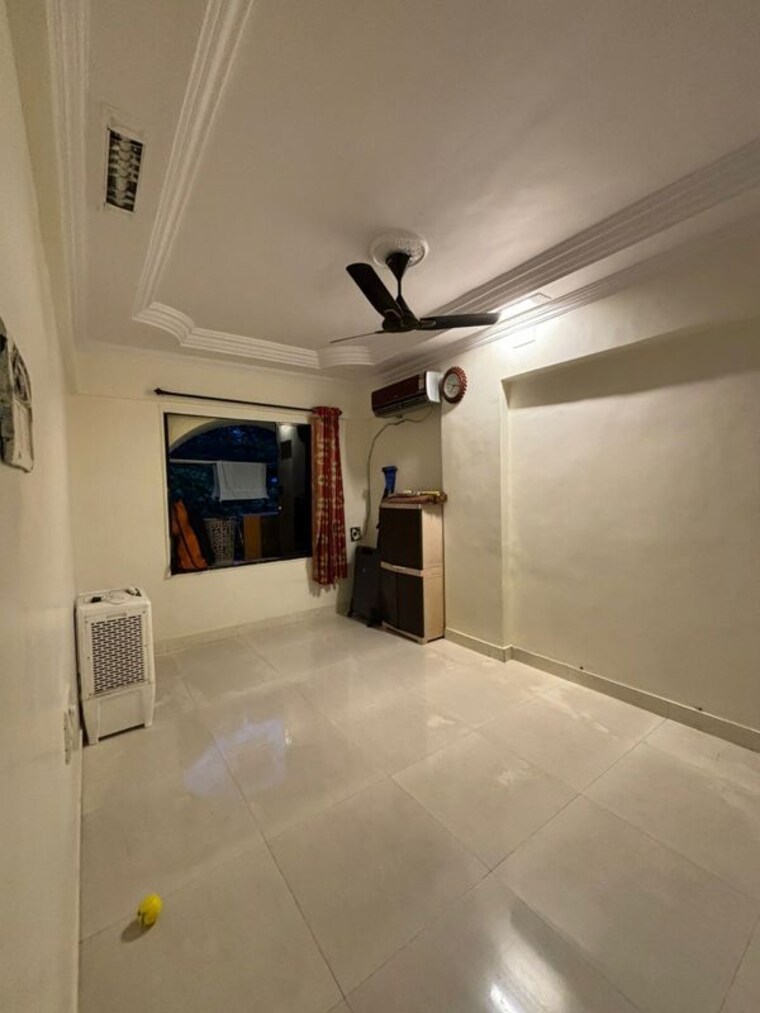 Room, seven bunglow 2 Bedroom 600 Sq.Ft. Apartment In Seven Bunglow Mumbai 9812073