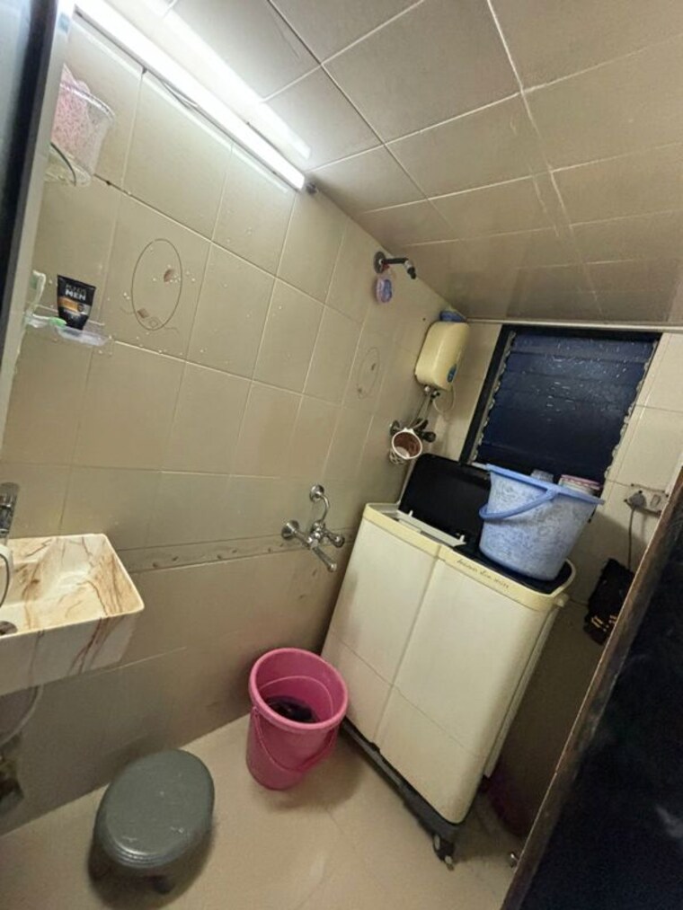 Bathroom, seven bunglow 2 Bedroom 600 Sq.Ft. Apartment In Seven Bunglow Mumbai 9812073