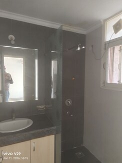 3 BHK + Servant Room Apartment For Rent in Unitech Uniworld City