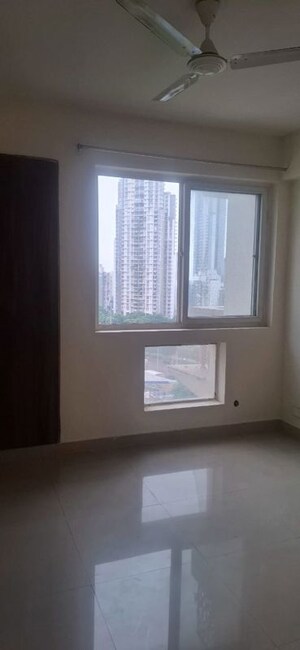 Room in 3 BHK Apartment at Smart World Orchard, Sector 61 – for Rent