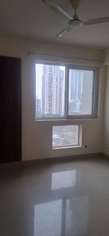 Room in 3 BHK Apartment at Smart World Orchard, Sector 61 – for Rent