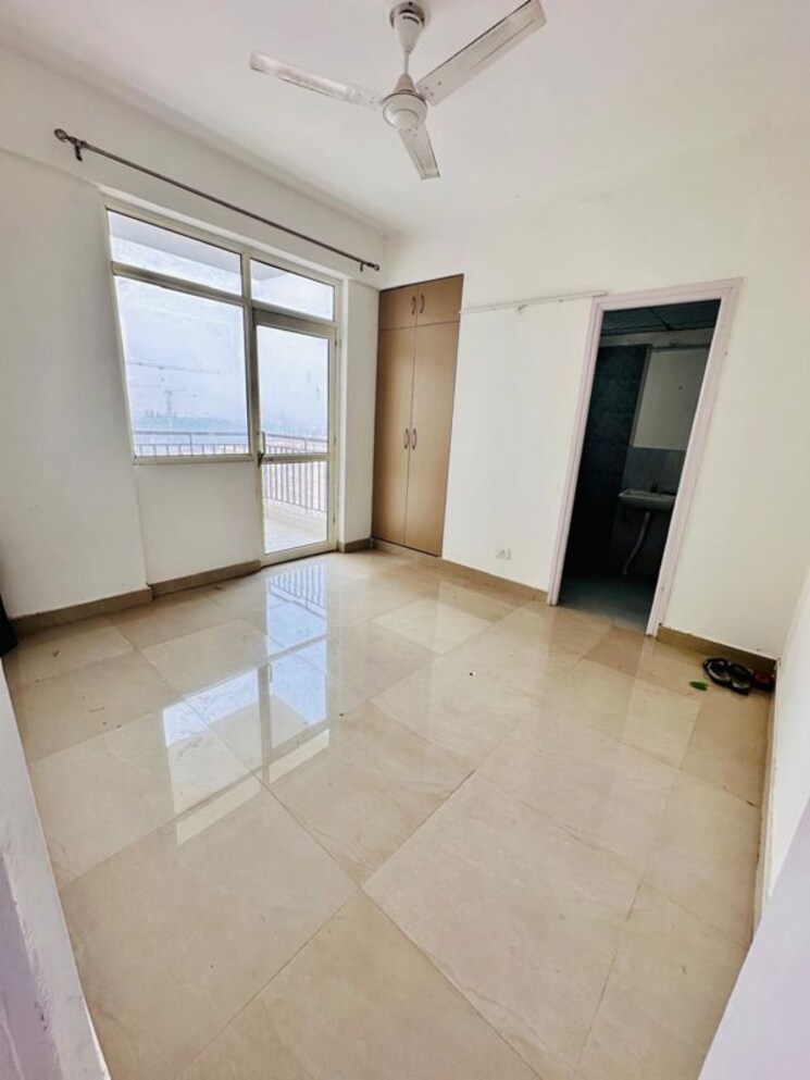 Room, suncity-avenue-76 2 Bedroom 582 Sq.Ft. Apartment In Sector 76 Gurgaon 9812090