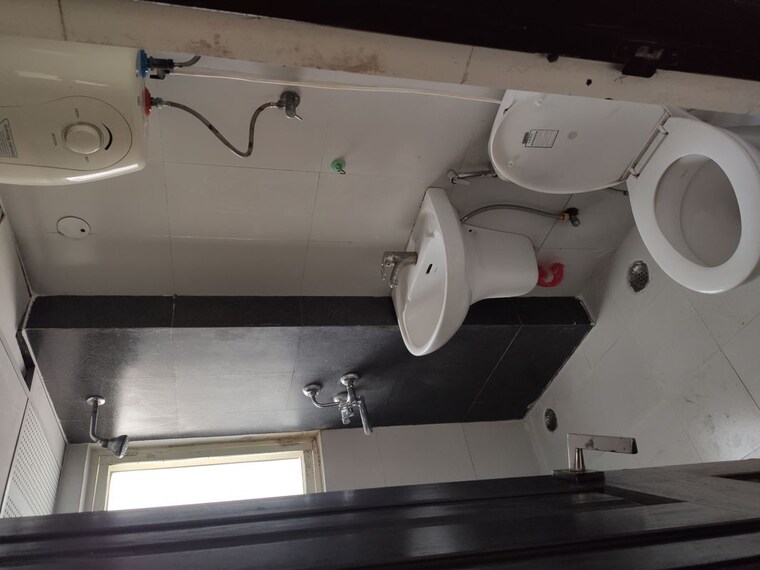 Attached Bathroom, gardenia-golf-city 2.5 Bedroom 1150 Sq.Ft. Apartment In Sector 75 Noida 9110878