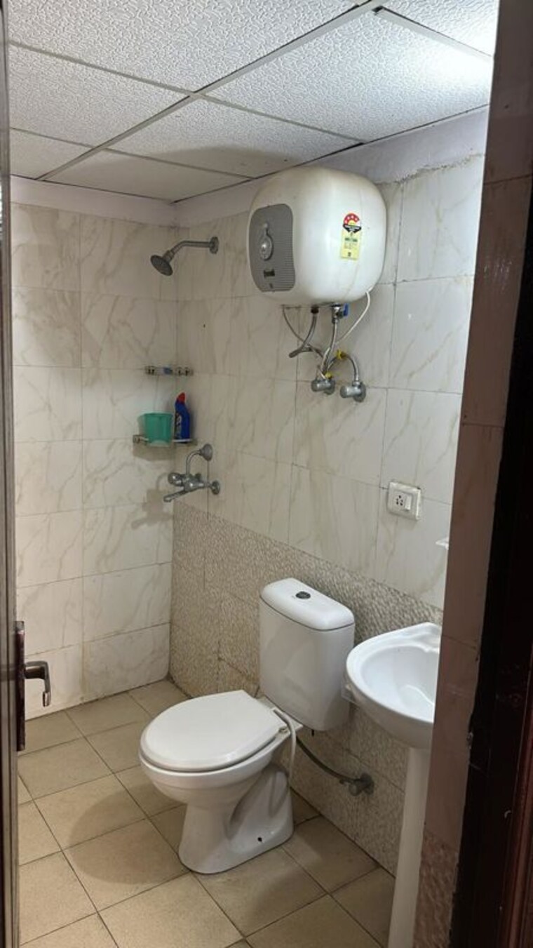 Bathroom, aims-golf-city 2 Bedroom 950 Sq.Ft. Apartment In Sector 75 Noida 9110824