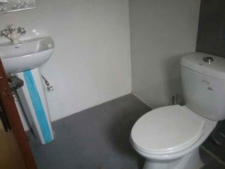 Bathroom, aims-golf-city 2 Bedroom 950 Sq.Ft. Apartment In Sector 75 Noida 9110824