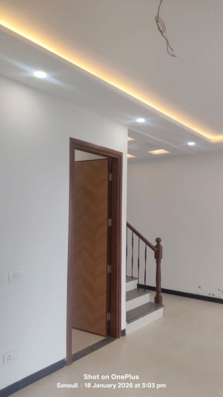 Room, dhakoli 3 Bedroom 113 Sq.Yd. Apartment In Dhakoli Zirakpur 9812114