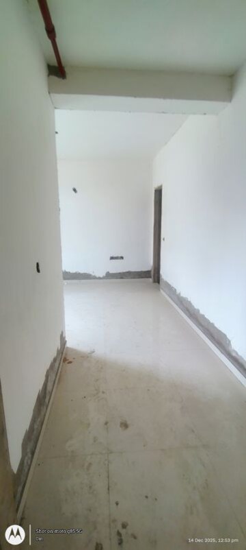 Room in 3 BHK Apartment at Omaxe R2, Gomti Nagar – for Sale