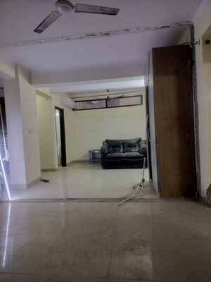 Room in 2 BHK Apartment at Vasant Kunj – for Sale