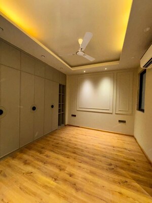 Room in 3 BHK Apartment at Raj One Good Earth, Sector 71 – for Rent