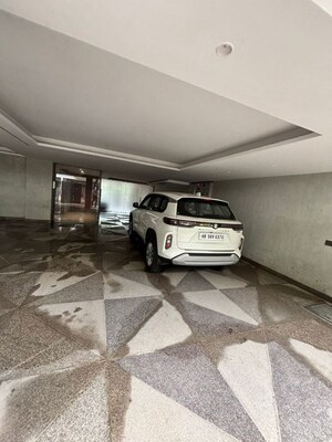 Parking in 3 BHK Apartment at Raj One Good Earth, Sector 71 – for Rent