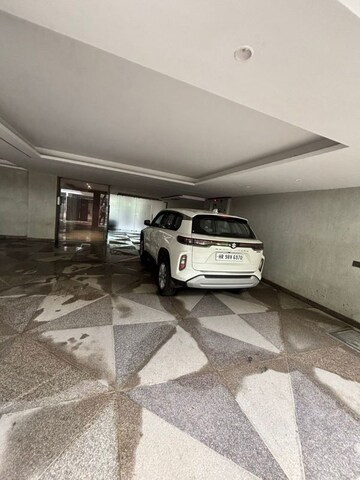 Parking in 3 BHK Apartment at Raj One Good Earth, Sector 71 – for Rent