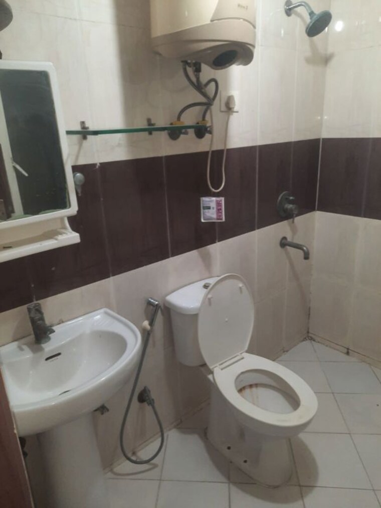 Bathroom, rwa-apartments-sector-19 1 RK 400 Sq.Ft. Builder Floor In Sector 19 Noida 9812214