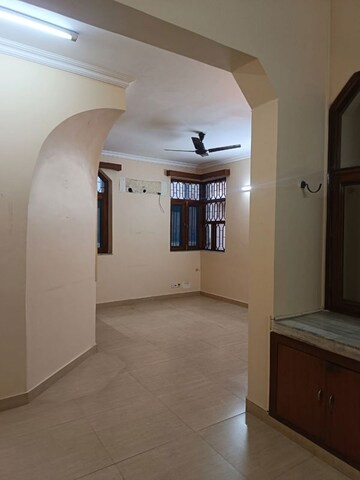 Room in 3 BHK Apartment at RWA Apartments Sector 29, Sector 29 – for Rent