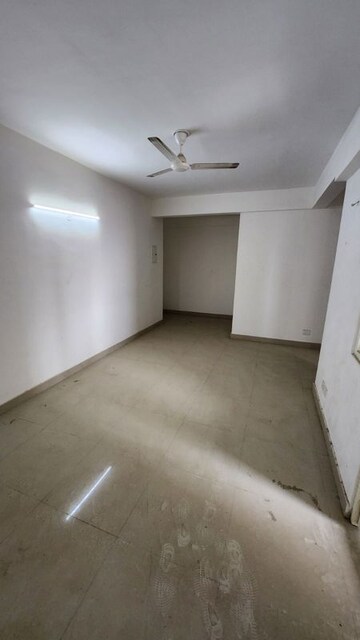 Room in 2 BHK Apartment at Suncity Avenue 76, Sector 76 – for Rent