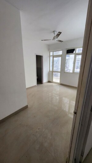 Room in 2 BHK Apartment at Suncity Avenue 76, Sector 76 – for Rent