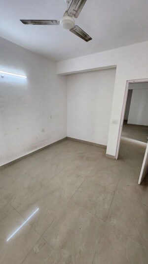 Room in 2 BHK Apartment at Suncity Avenue 76, Sector 76 – for Rent