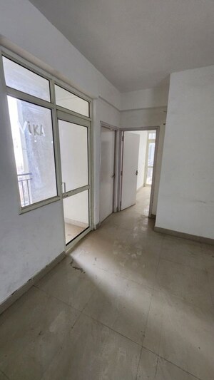 Room in 2 BHK Apartment at Suncity Avenue 76, Sector 76 – for Rent