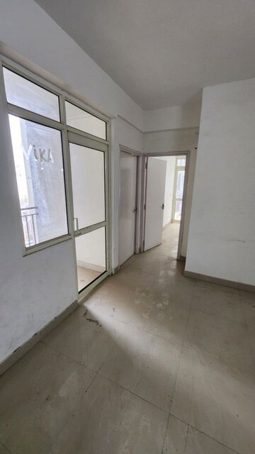 Room in 2 BHK Apartment at Suncity Avenue 76, Sector 76 – for Rent