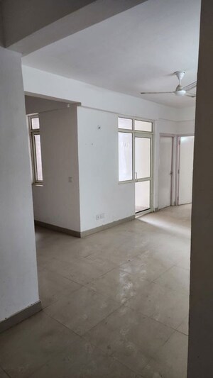 Room in 2 BHK Apartment at Suncity Avenue 76, Sector 76 – for Rent