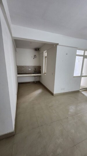 Room in 2 BHK Apartment at Suncity Avenue 76, Sector 76 – for Rent