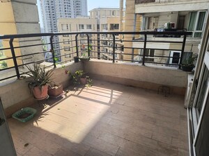 Parking in 3 BHK Apartment at Jaypee Greens Kalypso Court, Sector 128 – for Rent