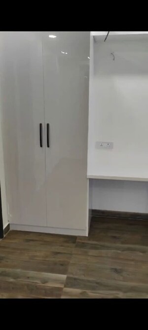 Room in 3 BHK Apartment at Jaypee Greens Kalypso Court, Sector 128 – for Rent