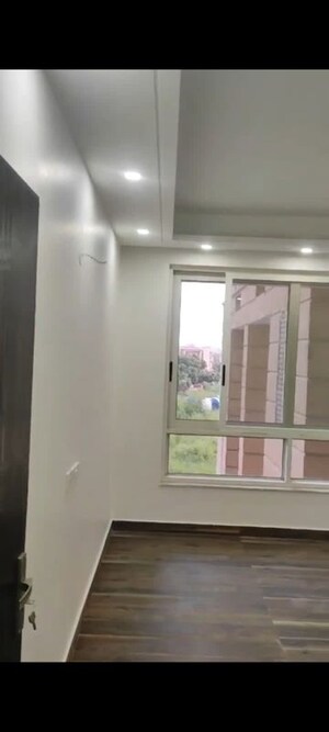 Room in 3 BHK Apartment at Jaypee Kalypso Court, Sector 128 – for Rent