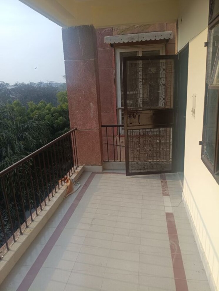 Balcony, rwa-apartments-sector-29 2 Bedroom 1100 Sq.Ft. Apartment In Sector 29 Noida 9812289
