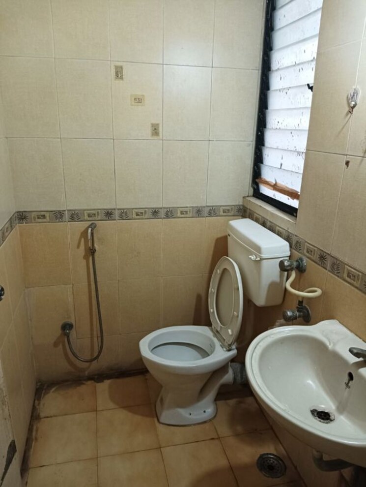 Bathroom, wadegaon 1 Bedroom 750 Sq.Ft. Apartment In Wadegaon Pune 9812263