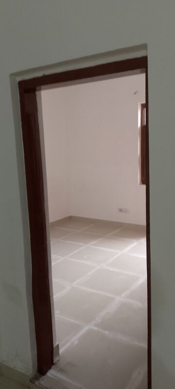 Room in 2.5 BHK Builder Floor at Arun Yamuna Enclave, Sector 30 – for Rent