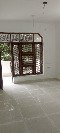 2.5 BHK + Extra Room Builder Floor For Rent in Arun Yamuna Enclave