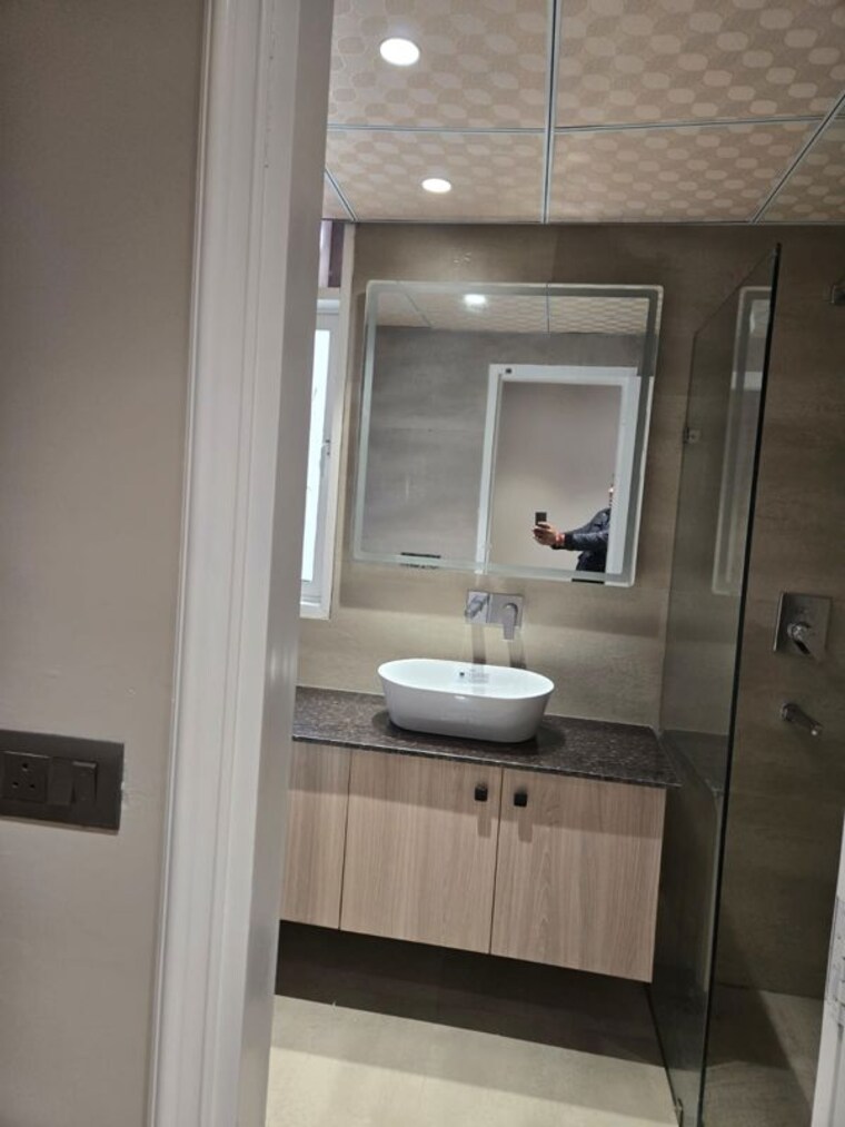 Bathroom, jaypee-pavilion-heights-iii 3 Bedroom 1850 Sq.Ft. Apartment In Sector 128 Noida 9812320