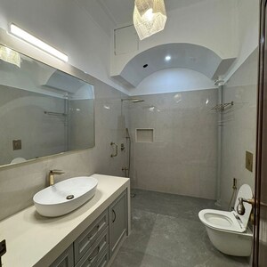 Bathroom in 4 BHK Apartment at Tardeo – for Rent