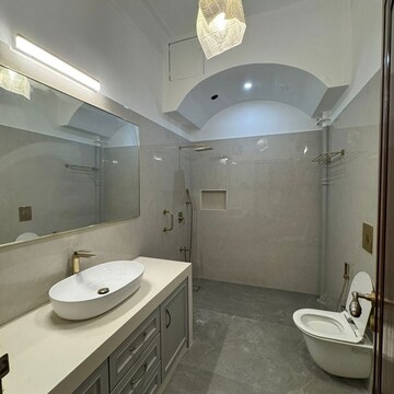 Bathroom in 4 BHK Apartment at Tardeo – for Rent
