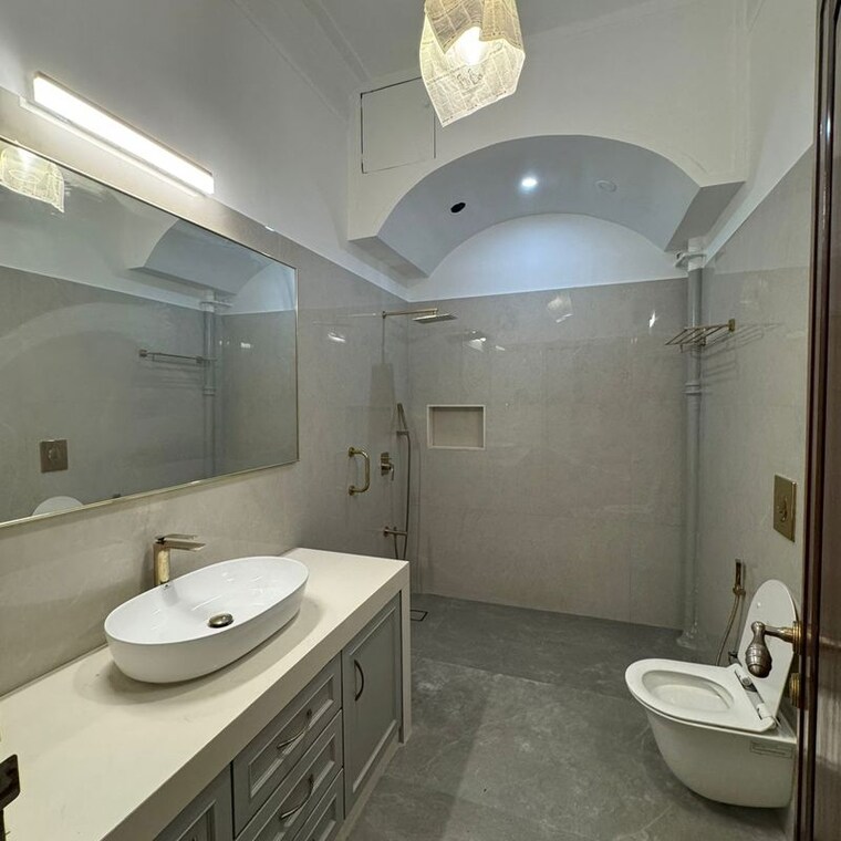 Bathroom, tardeo 4 Bedroom 3000 Sq.Ft. Apartment In Tardeo Mumbai 9812321