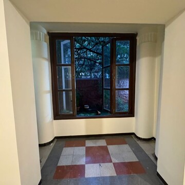 Bedroom in 4 BHK Apartment at Tardeo – for Rent