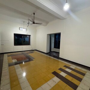 Bedroom in 4 BHK Apartment at Tardeo – for Rent