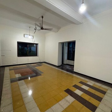 Bedroom in 4 BHK Apartment at Tardeo – for Rent