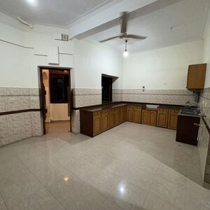 Living Room in 4 BHK Apartment at Tardeo – for Rent