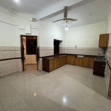 Living Room in 4 BHK Apartment at Tardeo – for Rent