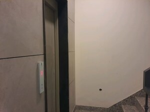 Room in 3 BHK Builder Floor at Ansal Plaza Sector-23, Sector 23 – for Rent