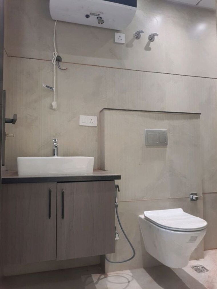 Bathroom, ansal-plaza-sector-23 3 Bedroom 1850 Sq.Ft. Builder Floor In Sector 23 Gurgaon 9812332