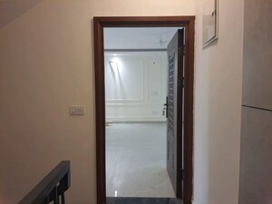 Room in 3 BHK Builder Floor at Ansal Plaza Sector-23, Sector 23 – for Rent