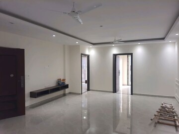 Room in 3 BHK Builder Floor at Ansal Plaza Sector-23, Sector 23 – for Rent