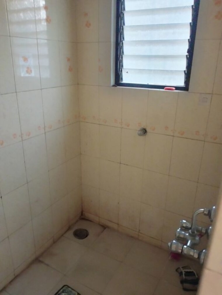 Bathroom, oxford-blues 1 Bedroom 655 Sq.Ft. Apartment In Wanowrie Pune 9812337