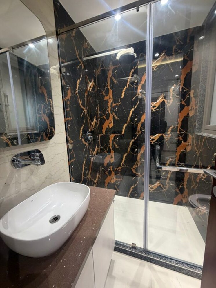 Bathroom, sector 14 1 Bedroom 700 Sq.Ft. Builder Floor In Sector 14 Gurgaon 9807702