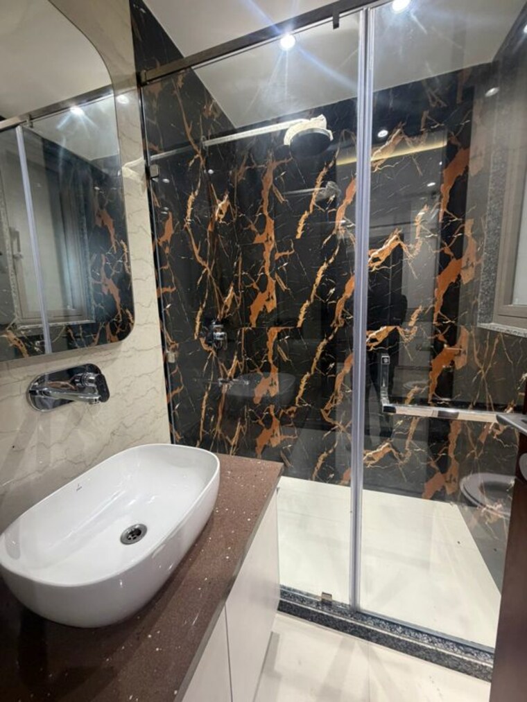 Bathroom, sector 14 1 Bedroom 700 Sq.Ft. Builder Floor In Sector 14 Gurgaon 9807702